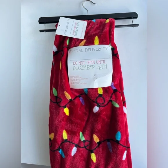 NWT Red Christmas Blanket with Lights Design size 50x70 - Picture 1 of 4